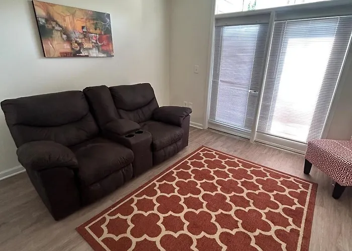 1Br With Queen Bed And Recliner Couch Free Parking