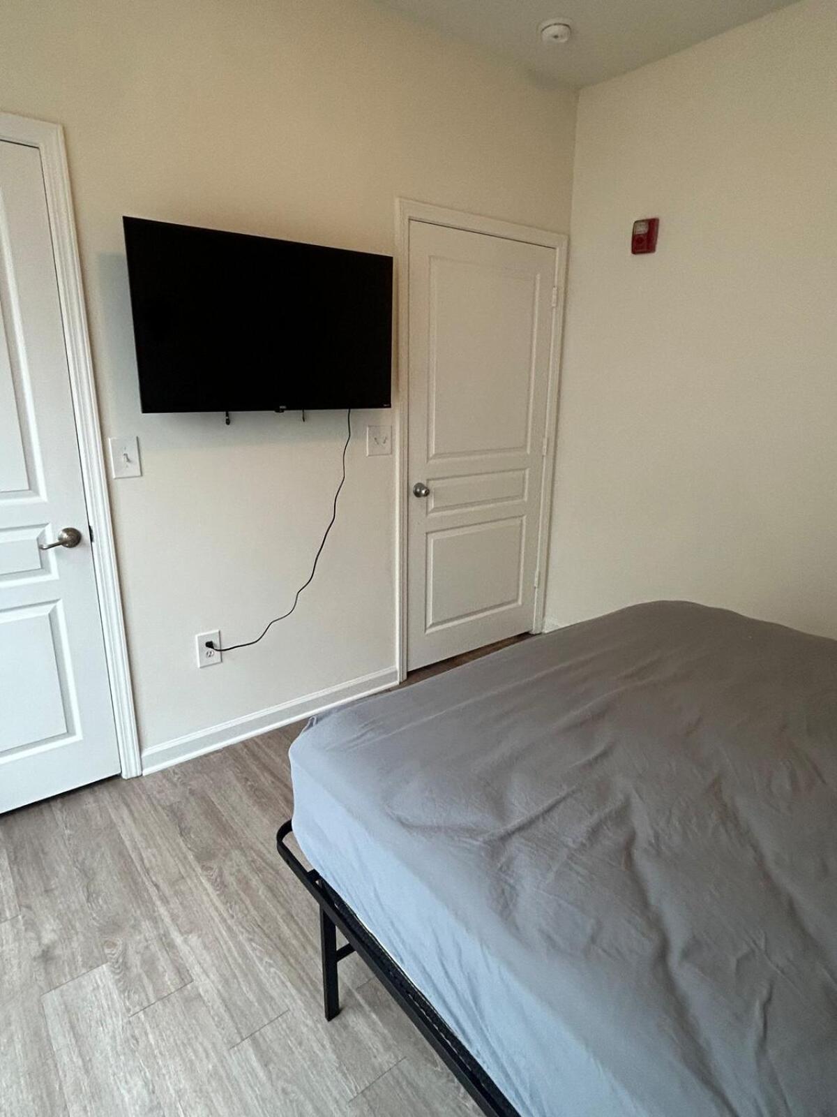 1Br With Queen Bed And Recliner Couch Free Parking * Charlotte