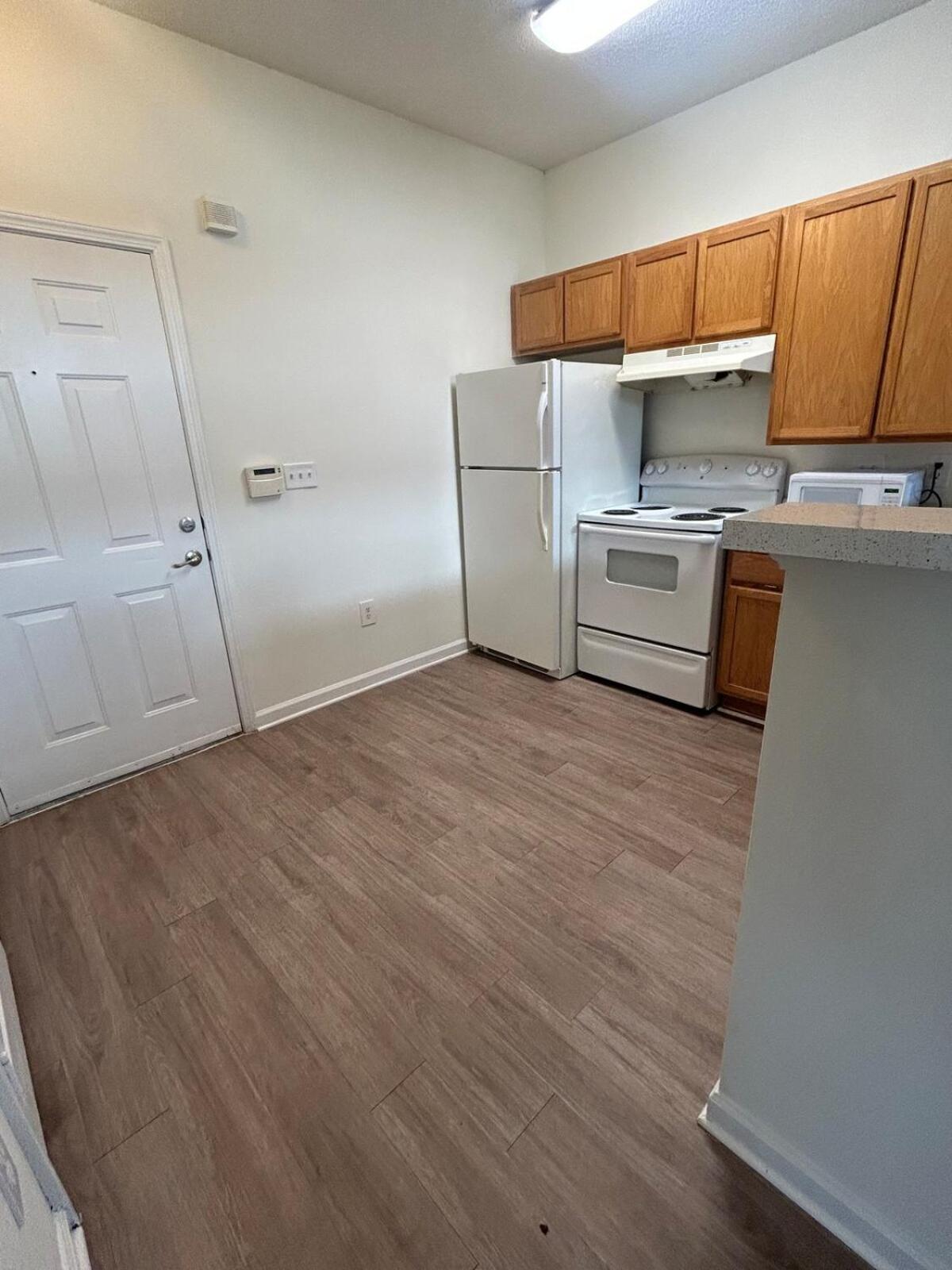 Apartment 1Br With Queen Bed And Recliner Couch Free Parking